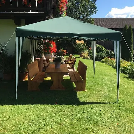 Δωμάτια σε οικογενειακή κατοικία With Garden Garden Furniture Bbq